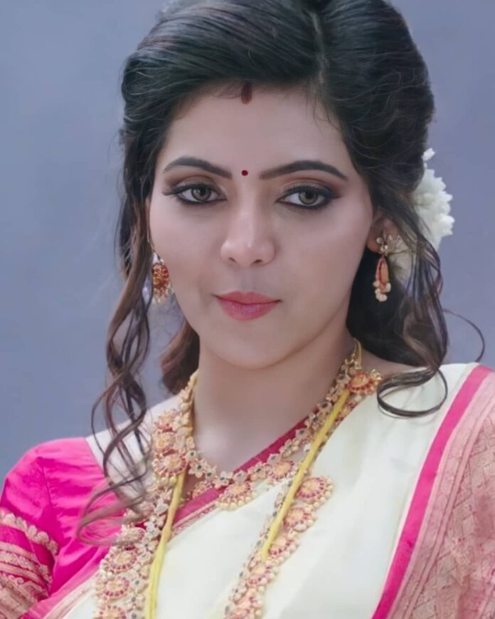 Cute & Pretty in pink Athulya Ravi